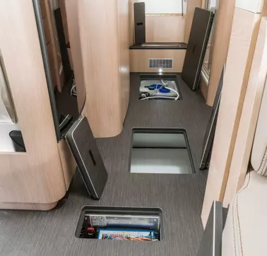 Hymer ist Referenzpartner von RAMPA. Zu sehen ist der Einsatz von RAMPA Muffen im Caravaning von Hymer. Im Innenausbau von Wohnmobilen finden Gewindeeinsätze Anwendung, um für einen sicheren Halt auch während der Fahrt zu sorgen.