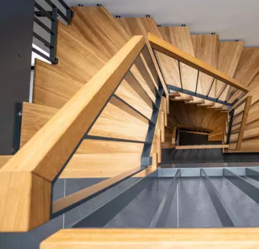 Bäthe Treppen is RAMPA's reference partner. On display is a product from Bäthe Treppen in which RAMPA inserts are used. RAMPA's threaded inserts can be used in a variety of ways in staircases. Here you can see a Bäthe Treppen staircase from above.